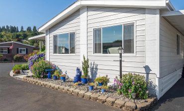 Discover the Charm of a 1979 Triple Wide Mobile Home's Decor