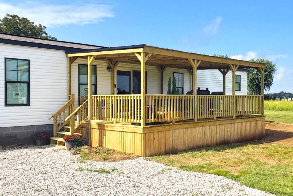 30 Mobile Home Porch Ideas That Instantly Boost Curb Appeal