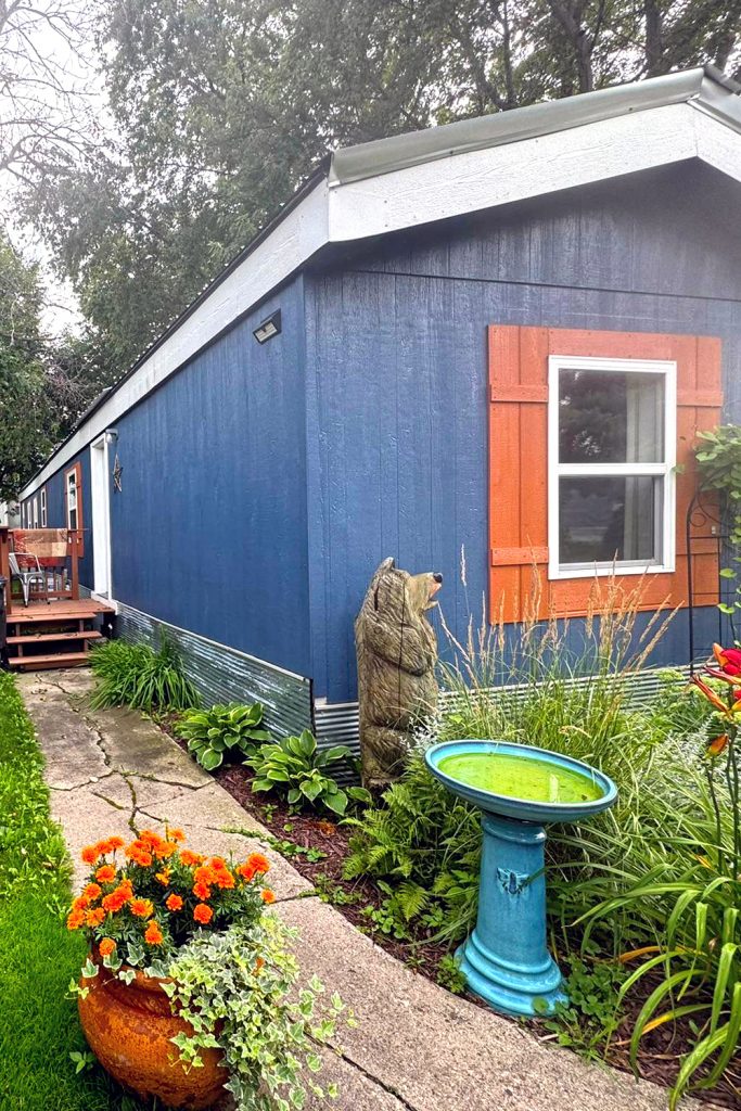 23 Stunning Mobile Home Exterior Wooden Shutter Ideas