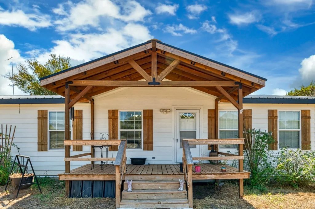 23 Stunning Mobile Home Exterior Wooden Shutter Ideas