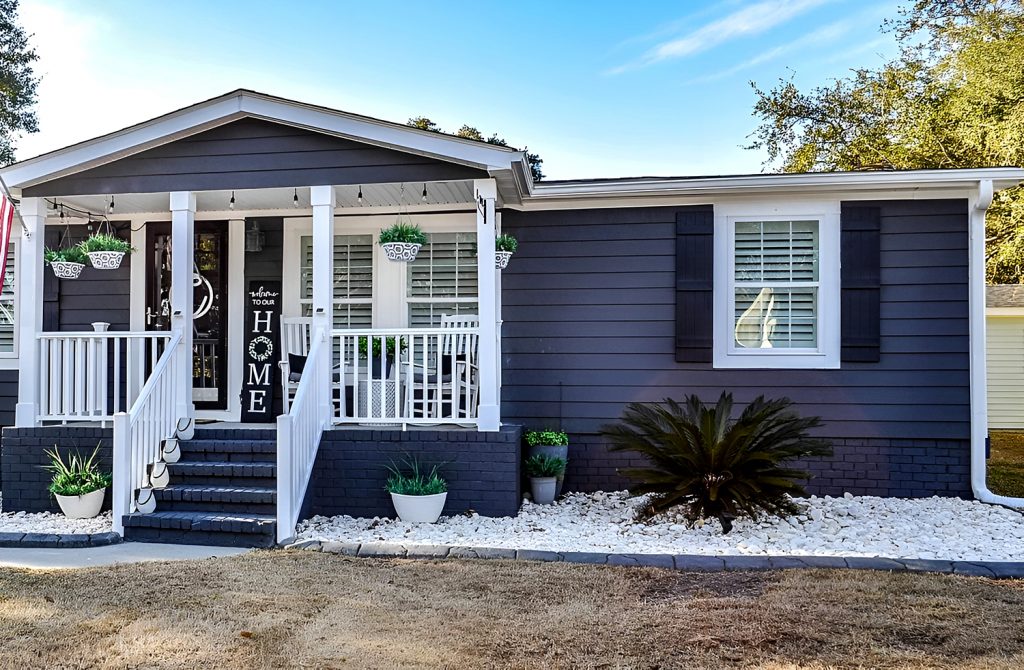 12 Easy Ways to Make Your Mobile Home Look Like a House (Without ...