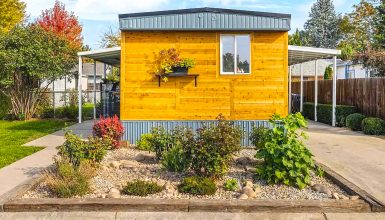 Inside-the-Single-Wide-Mobile-Home-That-Looks-Just-Like-a-House