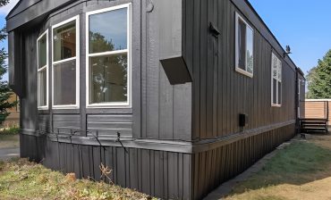 Paint or Replace? Simple Ways to Revive Old Mobile Home Siding