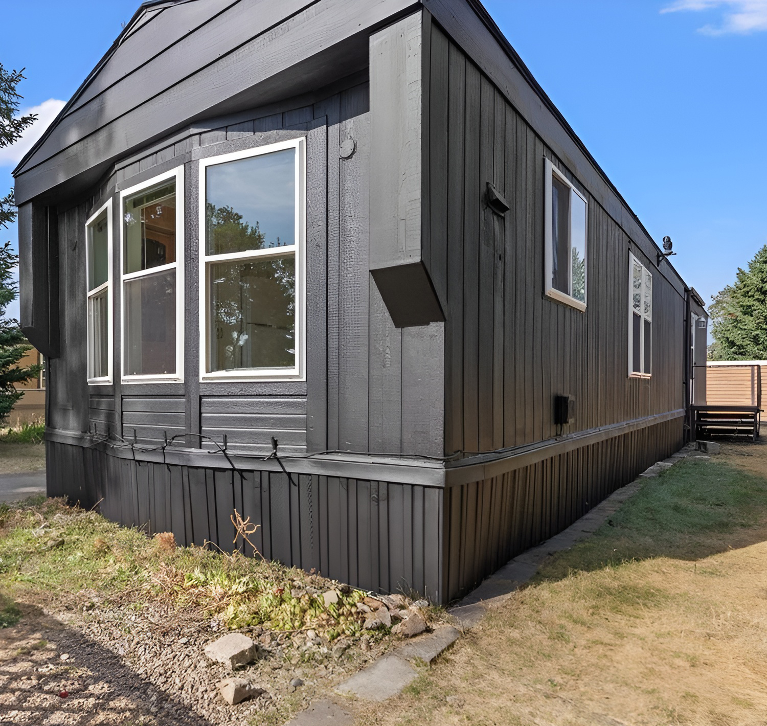 Paint or Replace? Simple Ways to Revive Old Mobile Home Siding