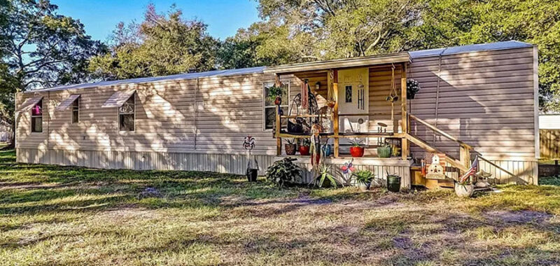 Adorable-Single-Wide-Mobile-Home-Exterior Porch