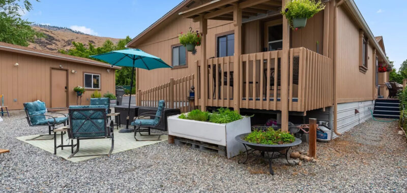 How to Make a Mobile Home Look Expensive