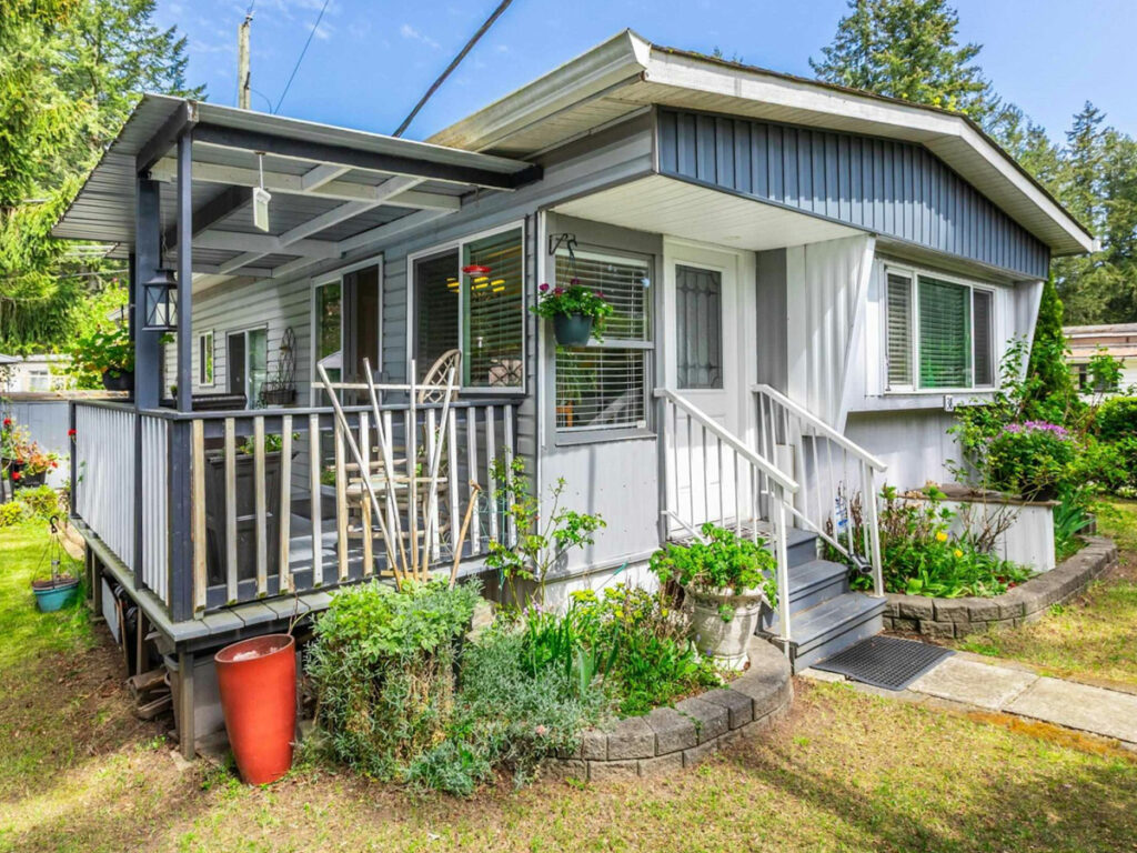 25 Mobile Home Outdoor Ideas That Boost Charm in a Big Way