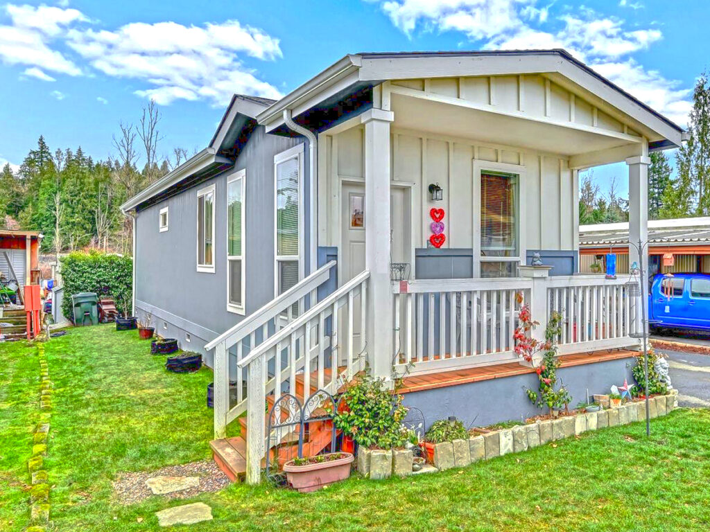 25 Mobile Home Outdoor Ideas That Boost Charm in a Big Way