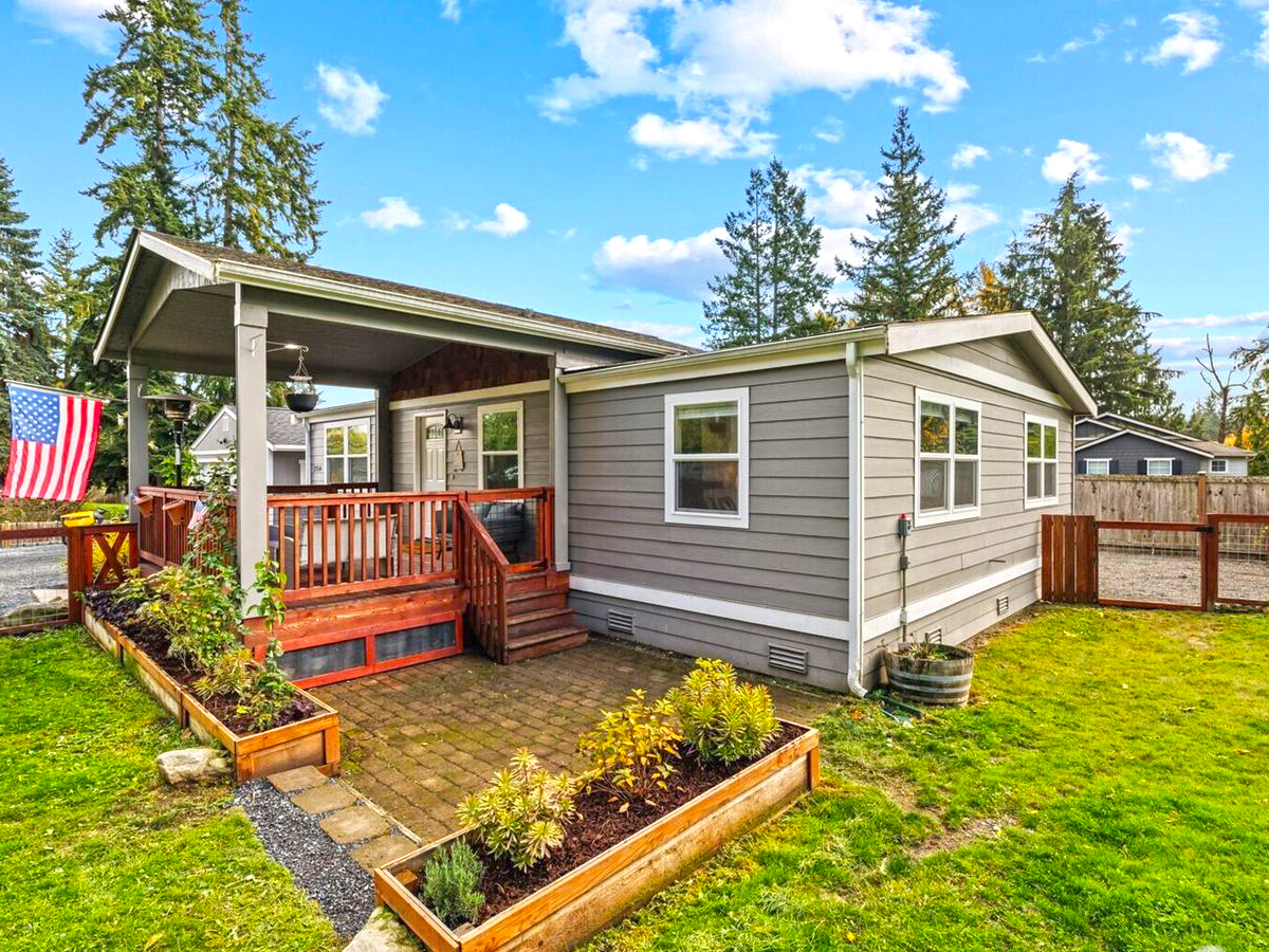 25 Mobile Home Outdoor Ideas That Boost Charm in a Big Way