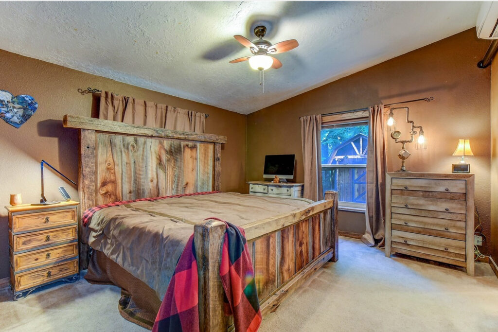 Rustic-Modern-Mobile-Home-Bedroom