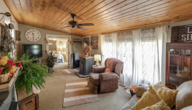 Charming Mobile Home Decorating Ideas: Vintage Farmhouse Touches for a Cozy Retreat