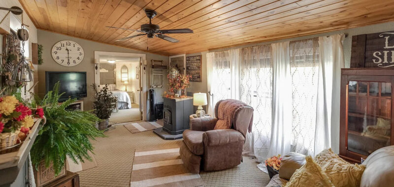 Charming Mobile Home Decorating Ideas: Vintage Farmhouse Touches for a Cozy Retreat