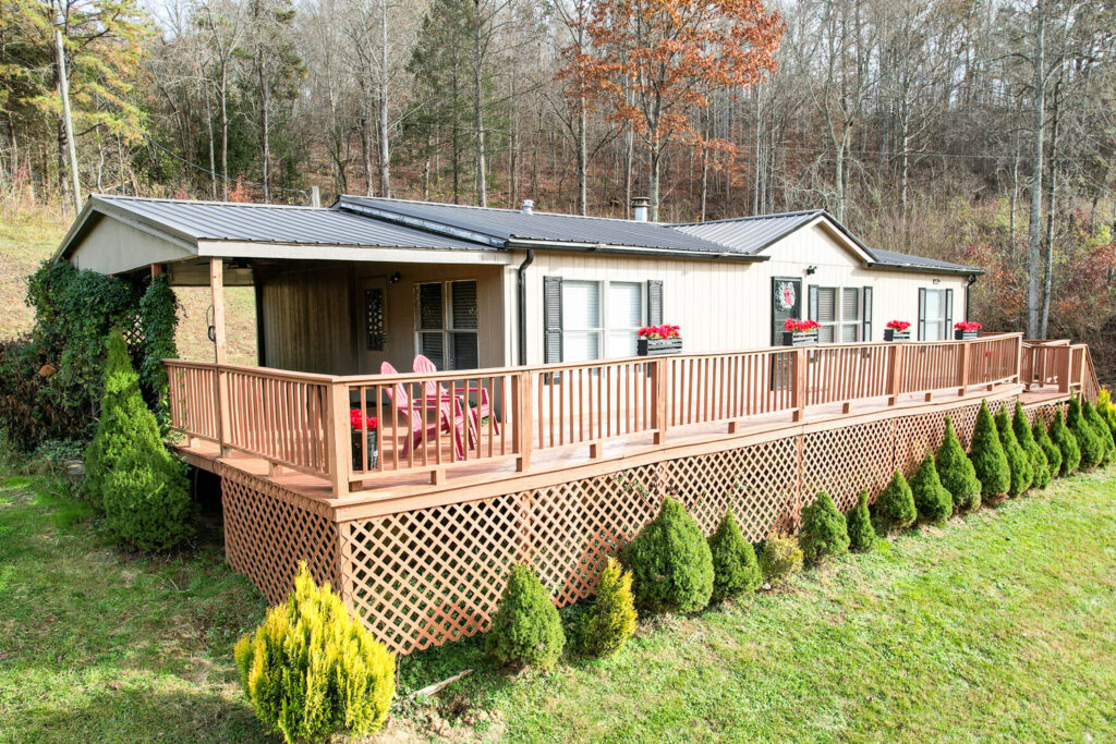 17 Inspiring Mobile Home Deck and Porch Designs That Add Instant ...