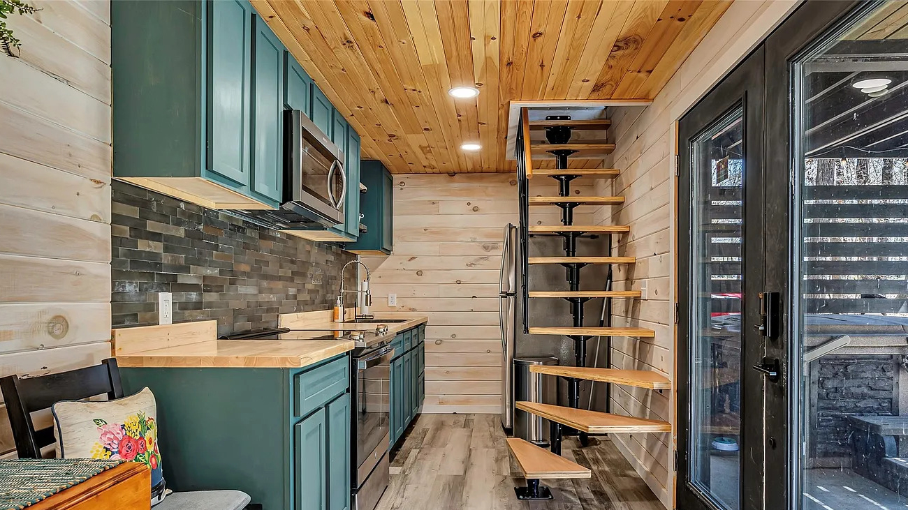 Step Inside a Modern Container House Where Simplicity Shines