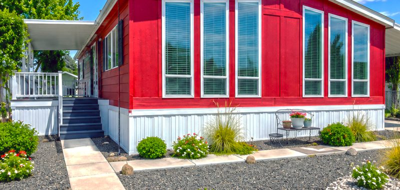 Cheerful Red Mobile Home Exteriors That Stand Out