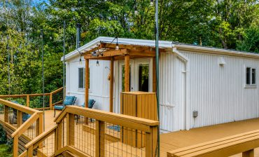 1981 Double-Wide Mobile Home Makeover With Farmhouse Charm