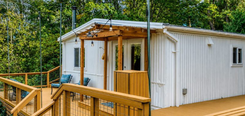 1981 Double-Wide Mobile Home Makeover With Farmhouse Charm
