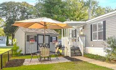 18 Mobile Home Patio Ideas That Feel Inviting